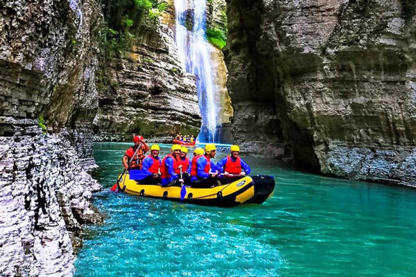 RAFTING IN OSUMI CANYONS / SKRAPAR