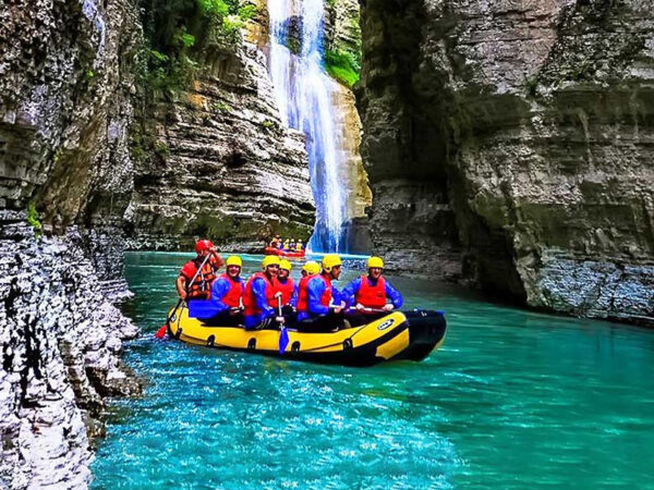 RAFTING IN OSUMI CANYONS / SKRAPAR